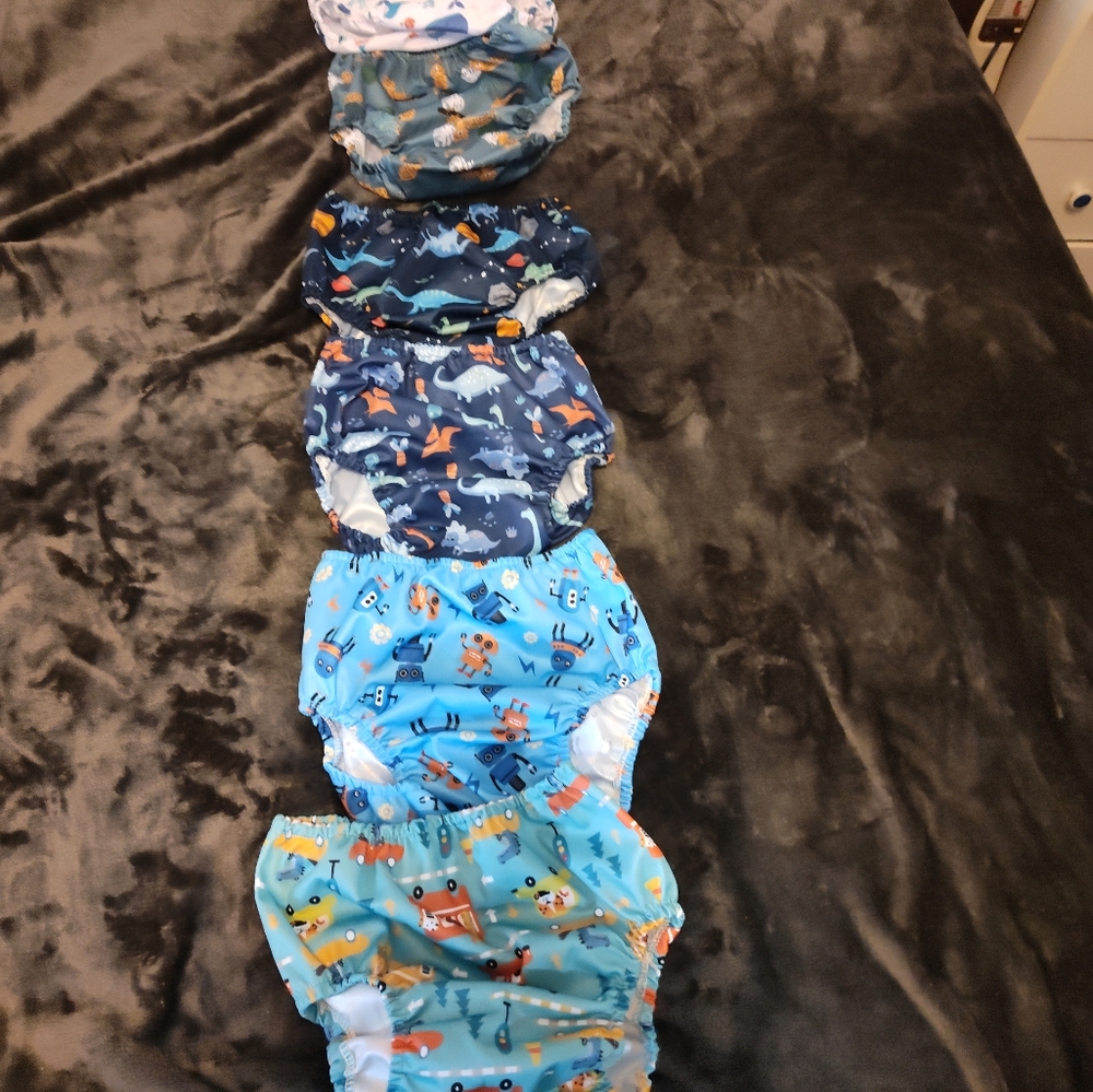 Set of 6 plastic pants
